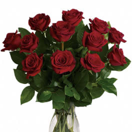 Bouquet of red roses in a clear glass vase