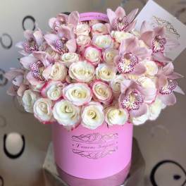 Pink and white rose bouquet in a pink hat box with orchid blooms