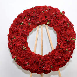 Red Rose Wonder Wreath
