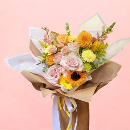 Grand bright color bouquet
