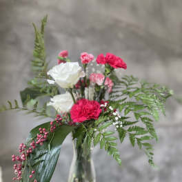 Bouquet of pink and white carnations in a glass vase