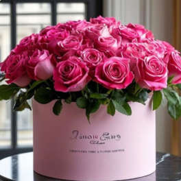 Pink roses arranged in a round hatbox