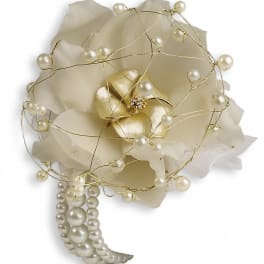 White floral hair accessory with pearls and gold wire