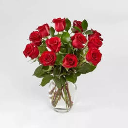 Bouquet of red roses in a clear glass vase