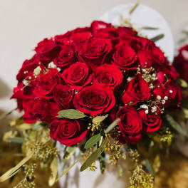 Bouquet of red roses in a white vase