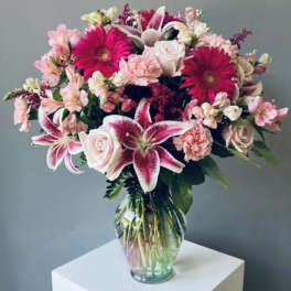 Pink and white mixed bouquet in a clear glass vase