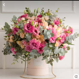 Pink and peach bouquet in a pale pink hatbox