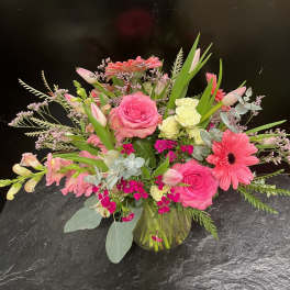 Pink and coral mixed bouquet in a glass vase