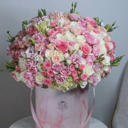 Large pink and white rose bouquet in a pink hatbox