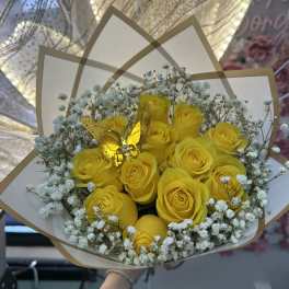 Yellow roses bouquet with babies breath
