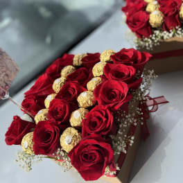 BOX EXPRESSION OF LOVE WITH FERRERO ROCHER