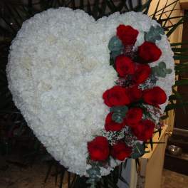 Heart-shaped white floral wreath with red roses