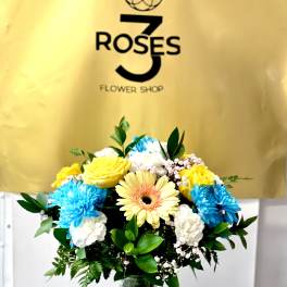 3 roses flower shop. - Blue & yellow colors