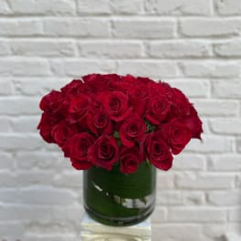 Red rose bouquet in a glass vase