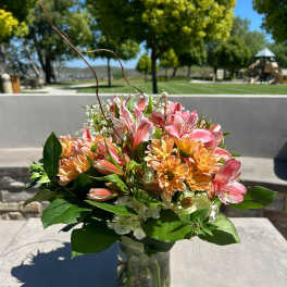 Pink and peach mixed bouquet in a clear glass vase