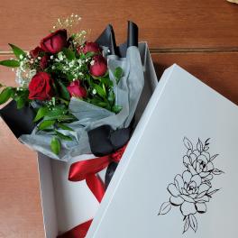 Bouquet of red roses with baby's breath in a gift box