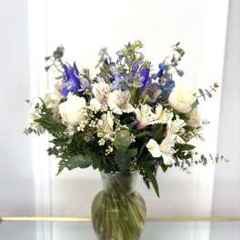 Bouquet of white and blue flowers in a glass vase