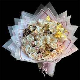 Bouquet of cream and blush roses with butterfly decorations
