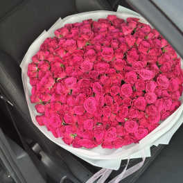 A Luxurious Bouquet of Pink Spray Roses