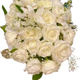 White rose and lily bouquet with baby's breath