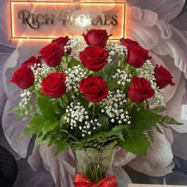 Long Stemmed Red Rose Arrangement