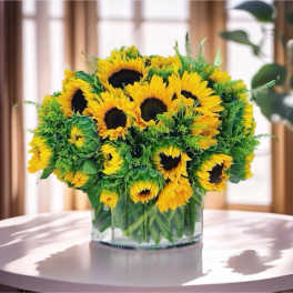 Sunflower bouquet in a clear glass vase
