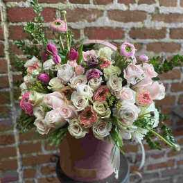 Pink and white mixed bouquet in a pink hatbox