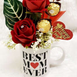 Red roses in a mug with chocolates and a "Best Mom Ever" message