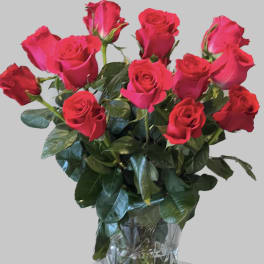 Bouquet of bright pink roses in a clear glass vase
