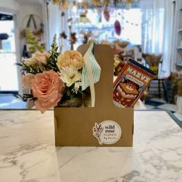 Small flower arrangement with a chocolate bar in a cardboard gift box