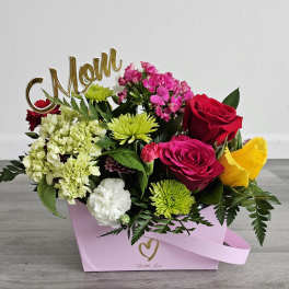 Mixed bouquet in a pink gift box with roses and carnations