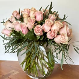 Bouquet of pale pink roses in a clear glass vase