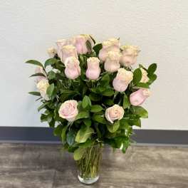 Bouquet of pale pink roses in a clear glass vase