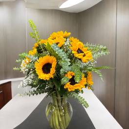Sunflower bouquet in a clear glass vase
