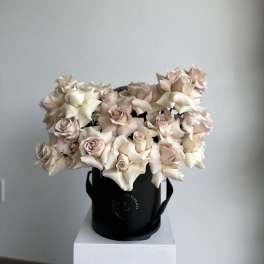 Quicksand Beige Roses Arrangement