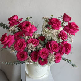 Hot Pink roses Mix arrangement