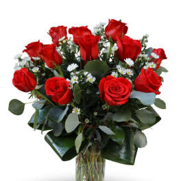 Red roses and white daisies in a clear glass vase