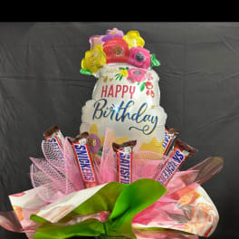 Birthday balloon bouquet with Snickers bars in a glass vase