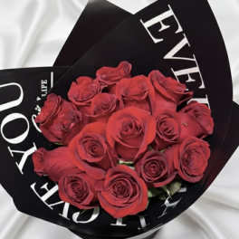 Luxury Red Rose Bouquet – Modern Black Wrap Floral Gift