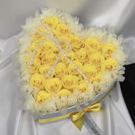 Eternal Sunshine Yellow Heart – Preserved Roses