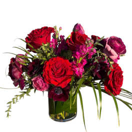 Red and pink rose bouquet in a glass vase