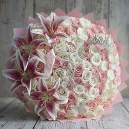 Luxury Rose Bouquet with Lily Accents