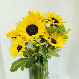 Bouquet of yellow sunflowers in a glass vase