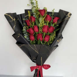 12 Wrapped Roses