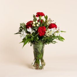 Red and white bouquet in a clear glass vase