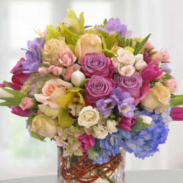 Mixed pastel bouquet in a square glass vase