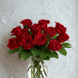 Bouquet of red roses in a clear glass vase