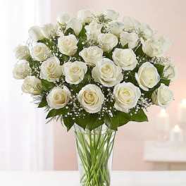 Bouquet of white roses in a clear glass vase
