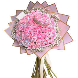 Pink rose bouquet with baby’s breath and butterfly decorations