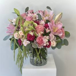 Pink and green mixed bouquet in a clear glass vase